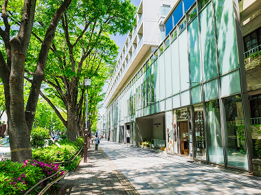 年齢を問わず美しく洗礼された街に相応しい上質な空間